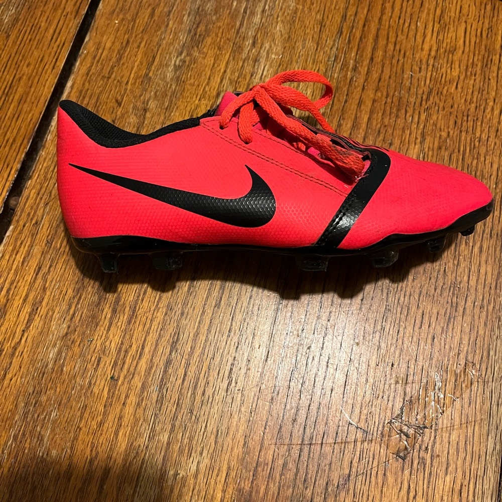 kids soccer cleats